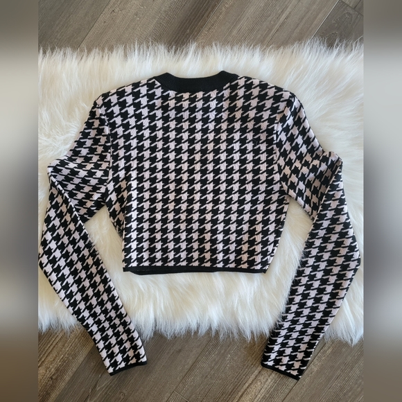 NWT Houndstooth crop sweater with shoulder pads. Womens size Small - Picture 2 of 3